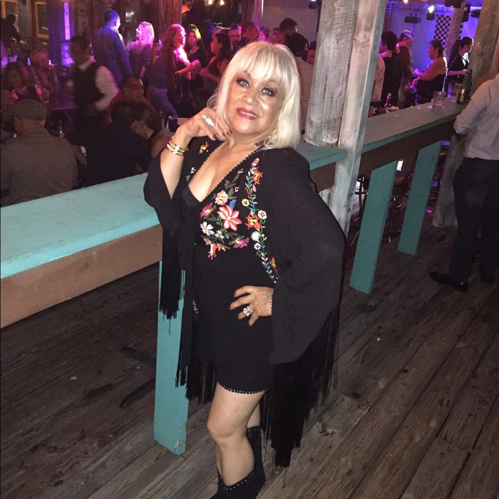 Meet your Posher, Elvia